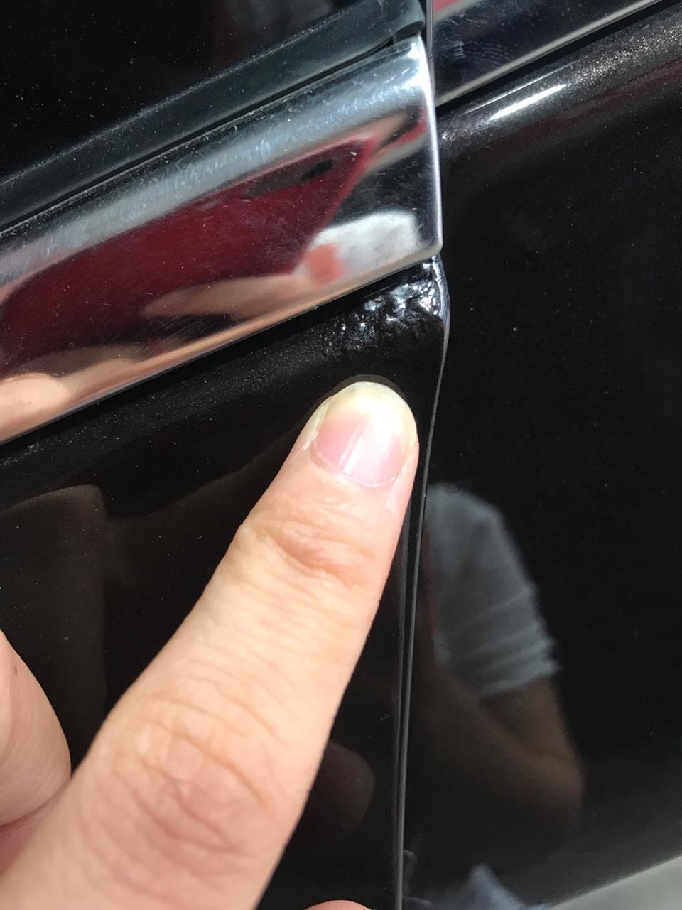 汉腾x7-车一年半左右，三万公里，从车买回来到现在，各种各样的大小问题，雷达、喇叭、方向盘、档位杆、异响、车门生锈等等，更换过喇叭、方向盘、档位杆、车门，试问谁刚买的车就愿意把原件都换了的。最让人蛋疼的就是喇叭问题，几乎在不间断的修，为了喇叭问题，跑了三四次4S店，最后没办法再迫不得已的情况下只能更换了原装喇叭。各位开车的小哥哥小姐姐们，如果是你在正常开车的情况下，有车或者行人出现需要紧急按喇叭，怎么按都不响，这种情况下你会不会生气，而且会非常生气加恐惧，厂房是在拿我的生命开玩笑吗？！再是关于车内异响问题