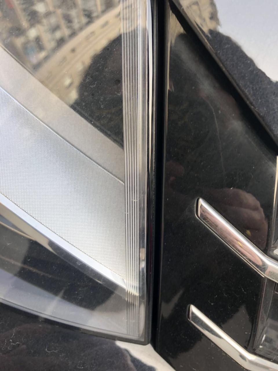 我五个月前买的夏朗车刚刚发现左右车灯缝隙不一样属于正常吗？