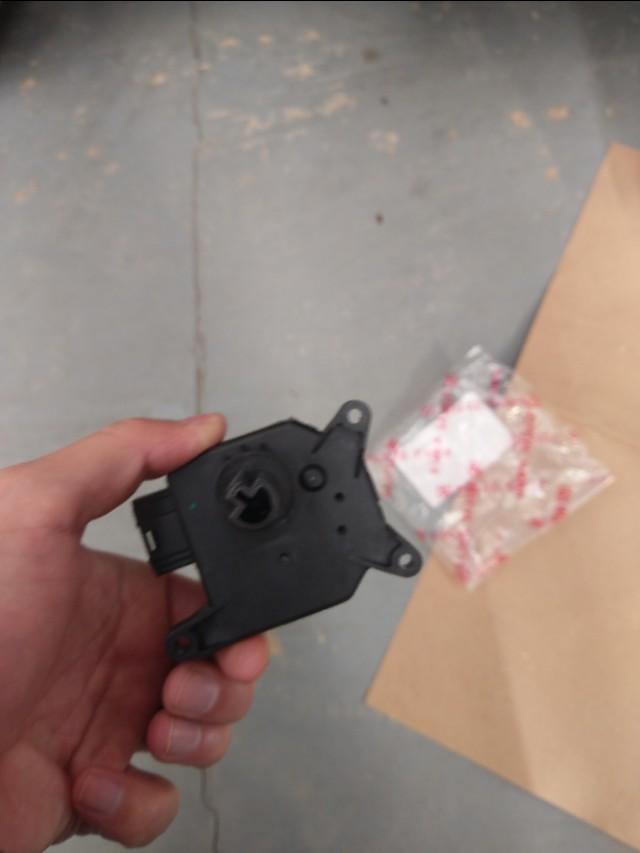 众泰t700-今天豪车又去修理了，主驾驶空调不制热，您猜怎么着？混合伺服电机坏了！呵呵
