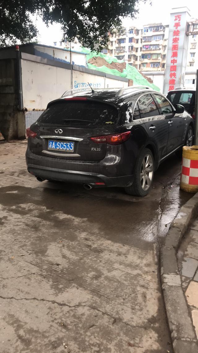 英菲尼迪qx70-大家看看这是什么车，懂车帝越来越撇，明明是x35，偏说Q70