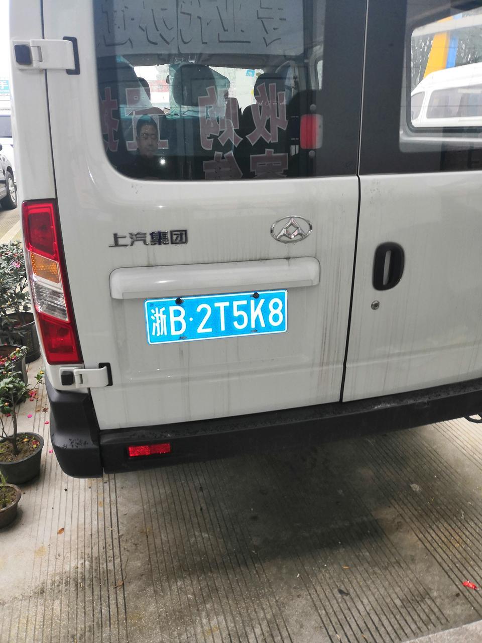 上汽maxus v80-上汽大通V80二年车二手多少钱