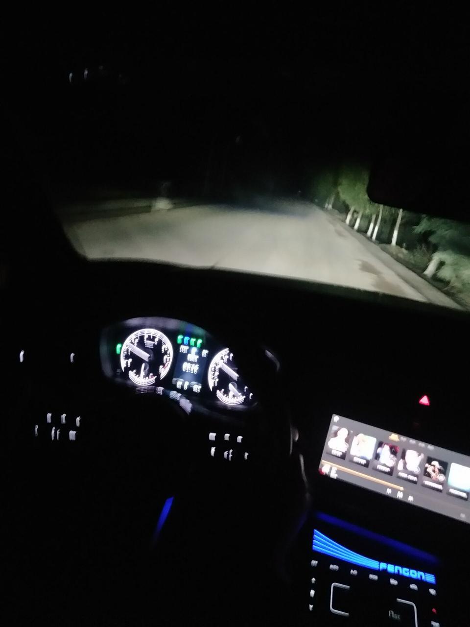 风光ix5-请问你们的。ix5前LED左大灯开远光会有一条黑杠吗？近光就缺一点。我的就有？
