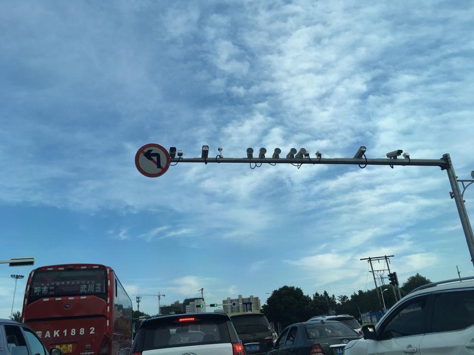 晶锐-拥堵路段需要熄火停车么？
