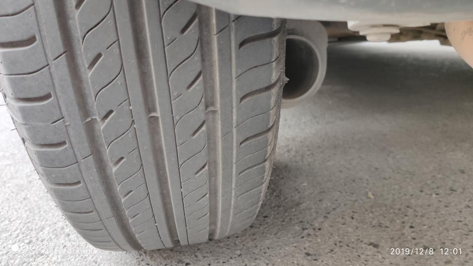 smart forfour-昨天刚买的二手车 smartforfour0.9T 左后轮磨损严重 而且左后轮明显是换过的新轮胎 没有任何事故 请问各位是什么原因呢？谢谢各位了