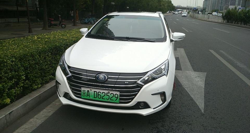 秦ev-车前盖莫名其妙一个小印子，没刮没蹭，咋弄的？车衣？飞虫？