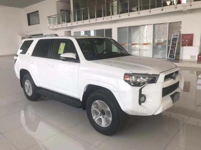 4runner-有人买SR5来改外观吗？今天特别详细的了解了一下，感觉sr5版本就相当于牧马人的撒哈拉，Trd就相当于卢比肯，不知道我这样理解对不对！因为两阶段版本的配置感觉是一样的！只不过超霸舒适性乘坐感城市一些！可以这样理解吗？