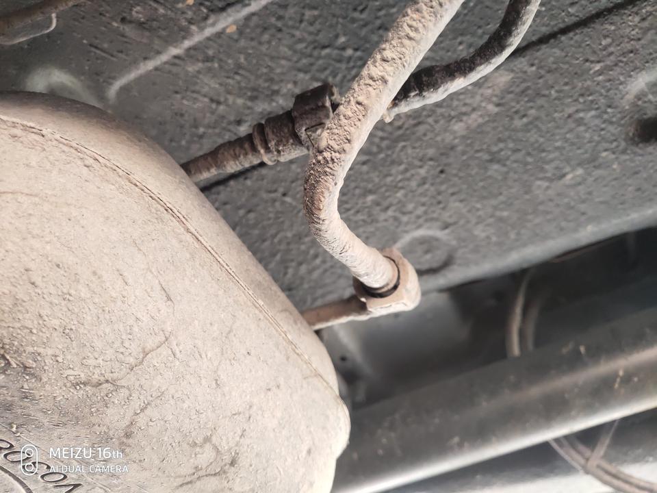 .国6欧诺s底盘油箱附近没有燃油滤清器是怎么回事？谁知道啊？是内置到油箱里了吗？说明书也没提燃油滤清器...。国5的都有...国6就没了？？？？