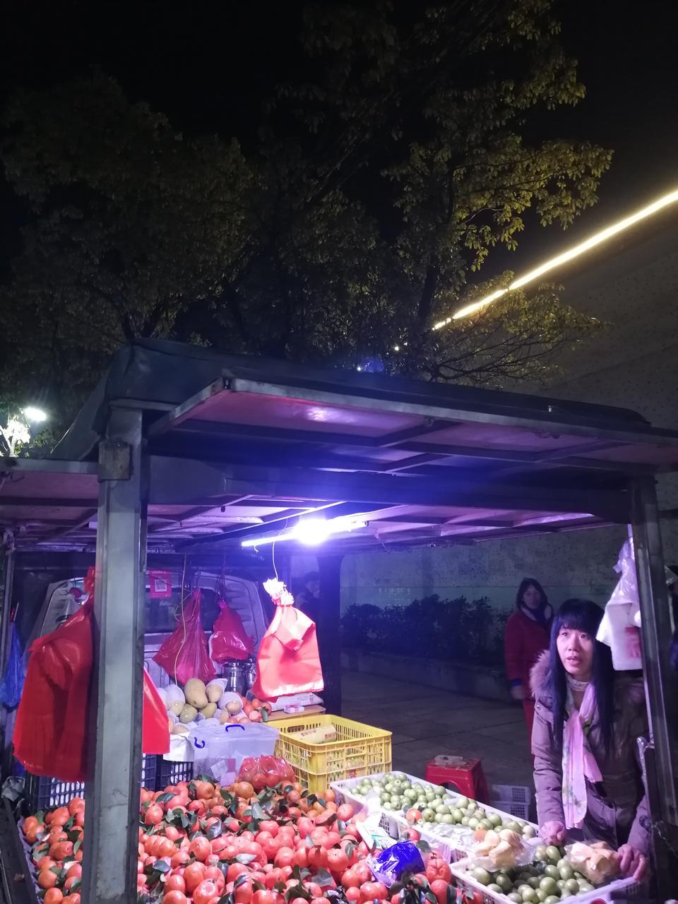 五菱荣光小卡-请问五菱，小卡，可以装这个种棚子，然后再办行驶证吗？