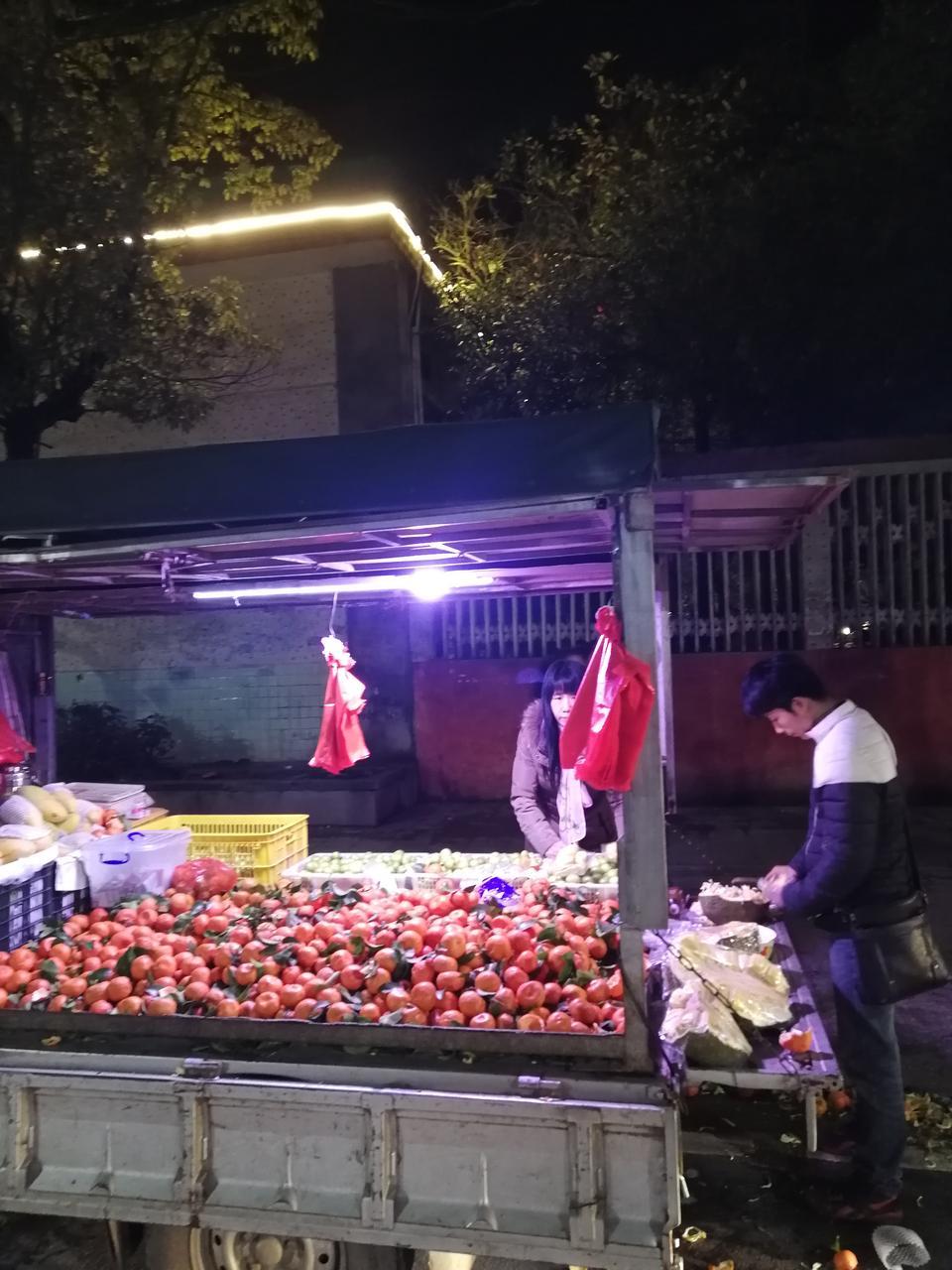 五菱荣光小卡-请问五菱，小卡，可以装这个种棚子，然后再办行驶证吗？