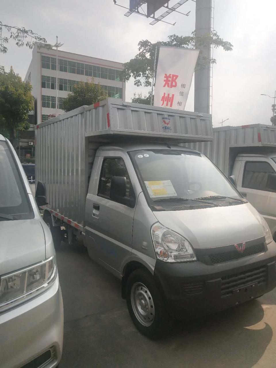 五菱荣光小卡-大家好，我也想买一台荣光单排1.5带箱的，广东东莞这边报价好贵啊，全包要6万啊，最优惠也才5.8万，请问大神们能告诉我最优惠的价格是多少吗。