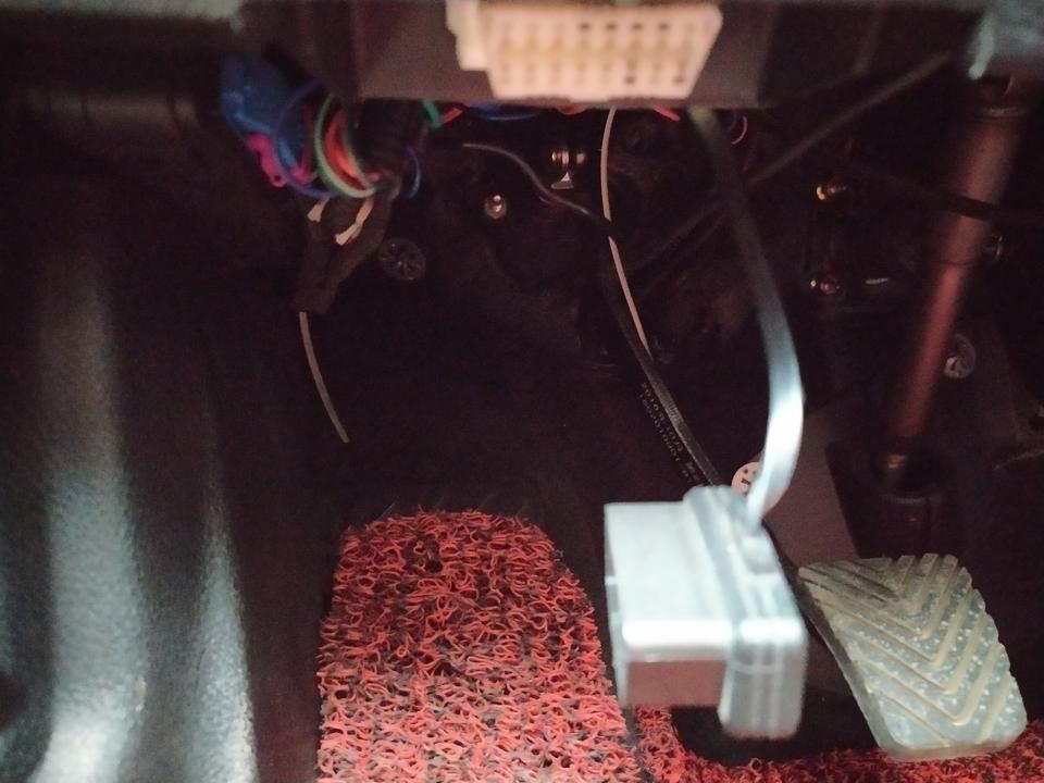 您好，我想问一下这个插头是插进去吗，由于保养冼车，洗好看见的，众泰T600手改自动的，谢谢各位车友