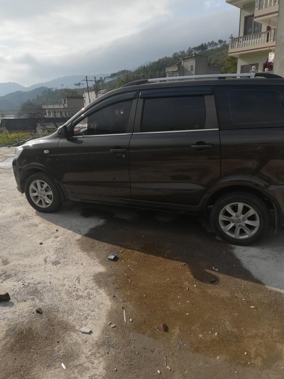 东风风光330s钥匙怎样换电池