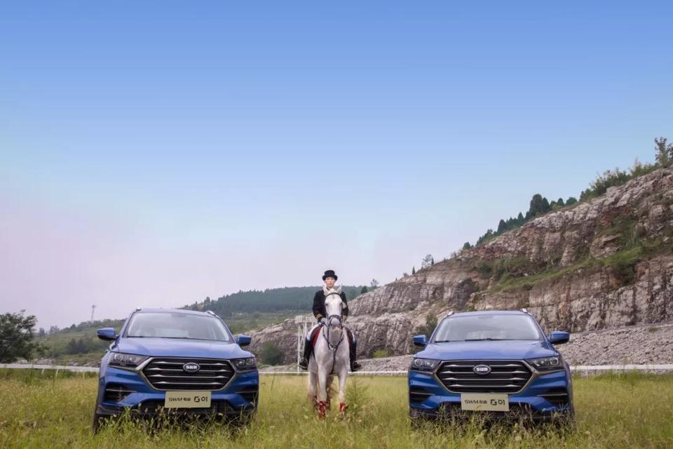 swm斯威g01-同为颜值派，型智两双全。一场色艺双绝的pk，点亮山川与平原，城市或乡野。斯威G01，GO...青年！