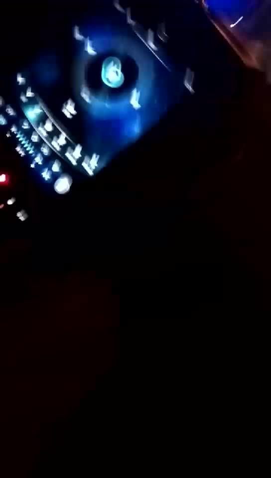 swm斯威x7-斯威x7这款车，一年多，油耗高，小毛病多，请问图一，那个有关锁配件，在那里能买到？中控屏那位大神能解锁????，谢谢各位帮忙