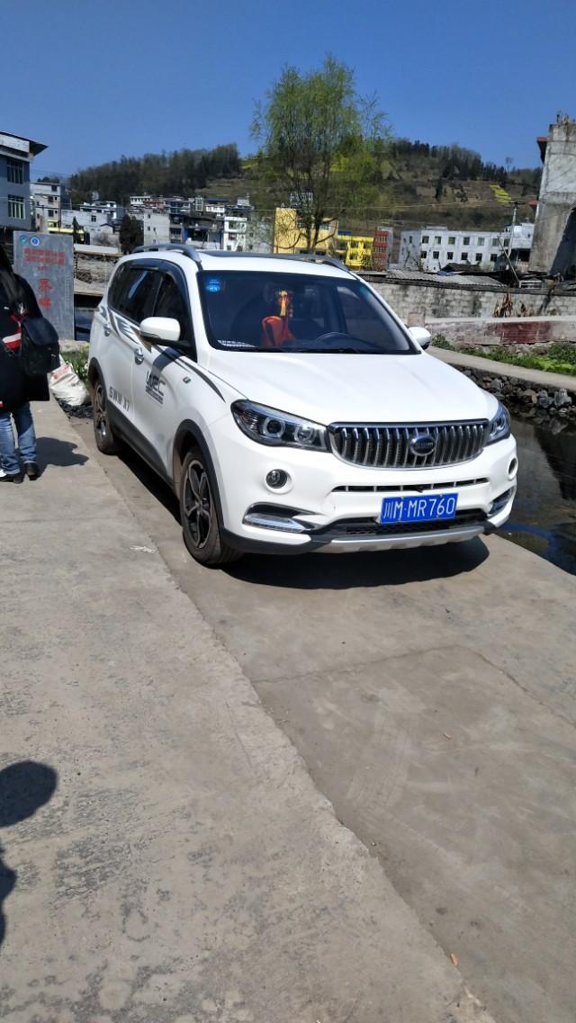 swm斯威x7-这个车油耗太高了平均百公里油耗还是跑高速都到了十二个了真是唉买错了车，各种小配件都不好，做工太差了！不过我的是自动挡的哈。