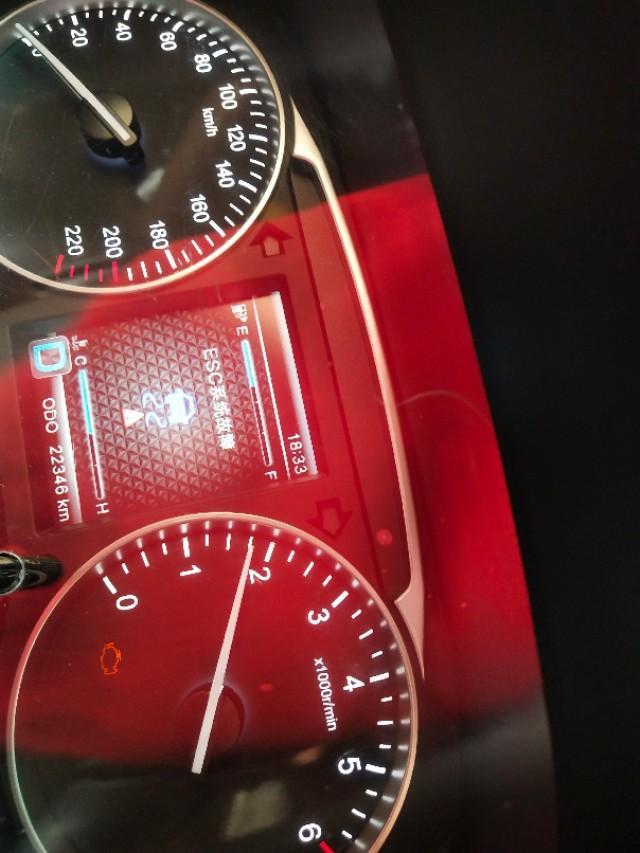 swm斯威x7-这就是斯威汽车，质量存在严重的安全隐患，多次在行驶过程中，无刹车，无方向，做为消费者，在同厂家4S协商处理的路上，才知道消费者的确太过弱势，态度傲慢，时效性性极差，半个月甚至个把月的等待电话，查不出问题，也不解决问题，号称查不出问题就是没有问题。可笑的是此内类所说没有问题的严重安全问题又反复出现，又反复解决不了。所以只有无奈自走维权之路，凭着自己的良心，只想告诉更多的朋友，擦亮眼睛，不要像我们一样成为受害者，成为斯威这个品牌的小白鼠！