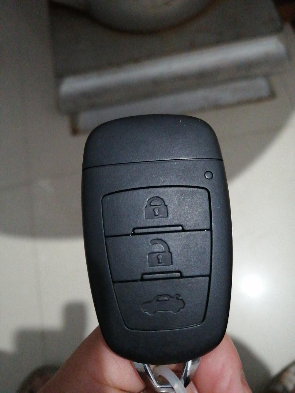 奔腾X80  16款遥控钥匙电池型号是多大的？