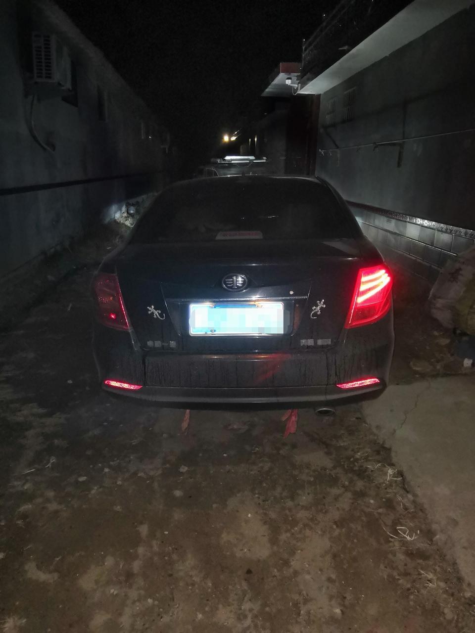 13款奔腾b50后尾灯示廓灯不亮了，能修吗？