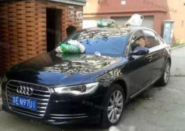 奔腾b50-这漂亮的车，车上都是垃圾，谁知道咋回事？