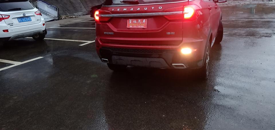 博骏-倒车灯是不是只有一个是亮的
