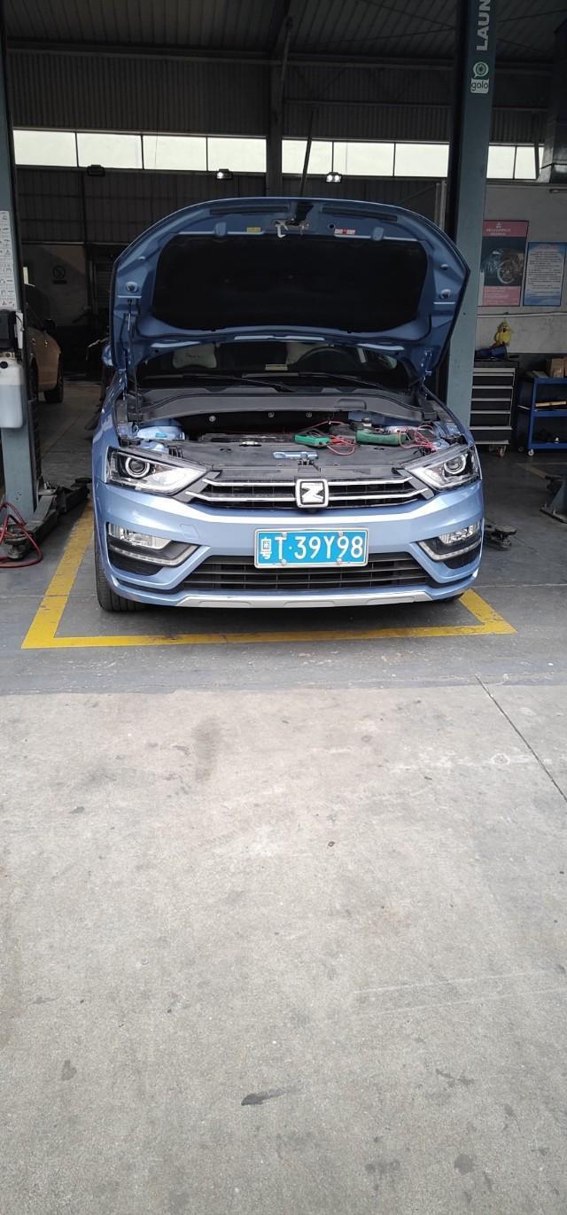 你好！我众泰SR7 1.5T高配 CVT 车主，我是2016年10月份买的车，到现在为止我的车一共行驶了23000多公里，到点式保养我已经保养了5、6次，我的车现在出现这个问题，原来不会的，就是开始发动机抖动，然后去4S 点检查说是那个什么犄角垫坏了，然后我又换了，换好以后发动机抖动会稍微好一点但是现在问题又来了方向盘个刹车也开始抖动了，敢问大师们这是什么问题呢？