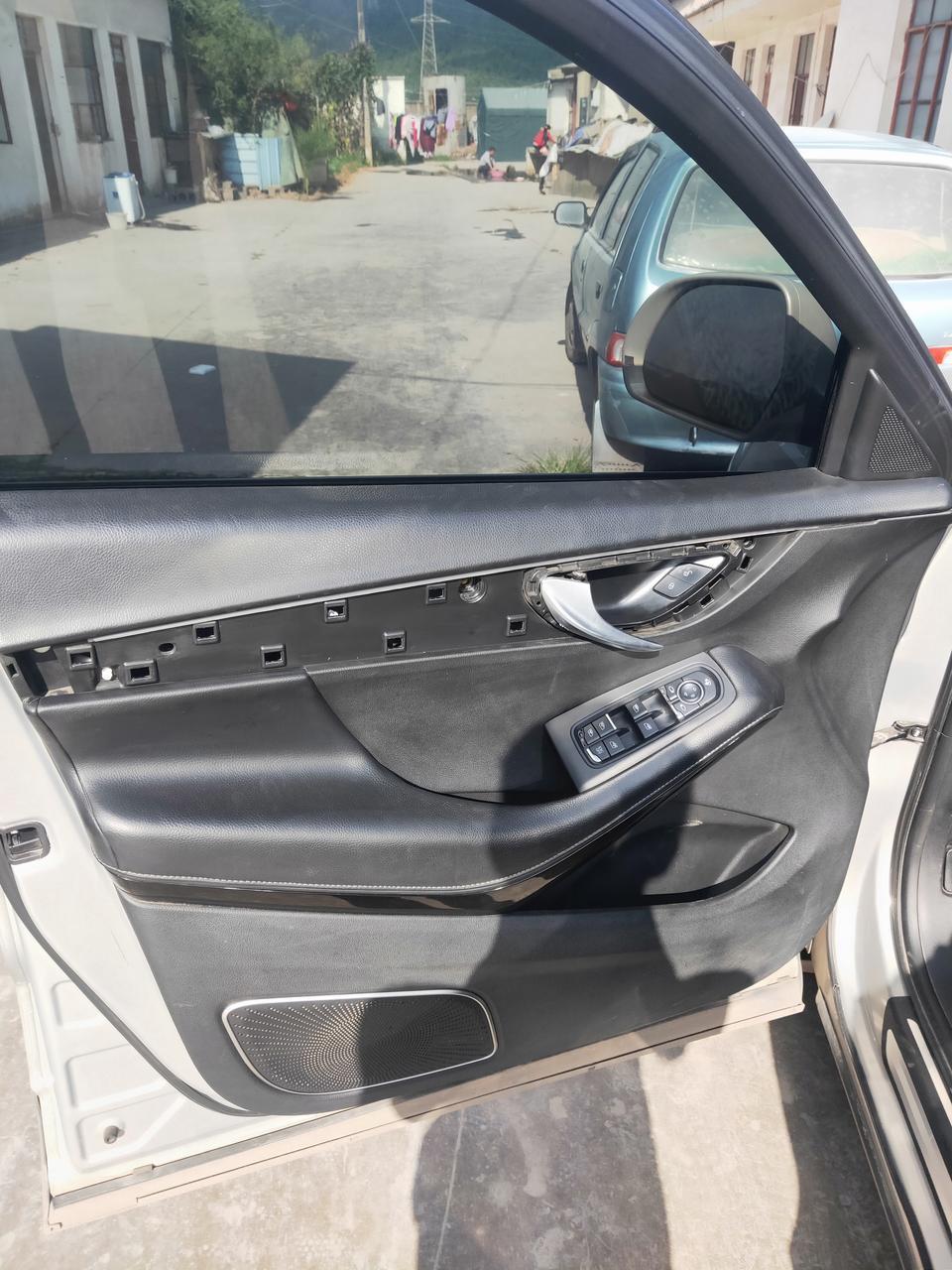 众泰sr7-主駕駛內車門把坏了自己怎么拆