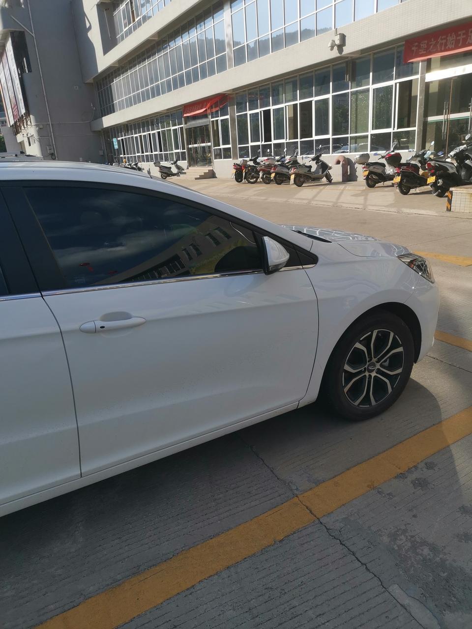艾瑞泽5e-有个朋友想卖一辆车，艾瑞泽 5e 450智酷版的，已经开了5个多月，3万公里左右，车辆完好，保养还不错，10万要卖，请问现在买值不值？