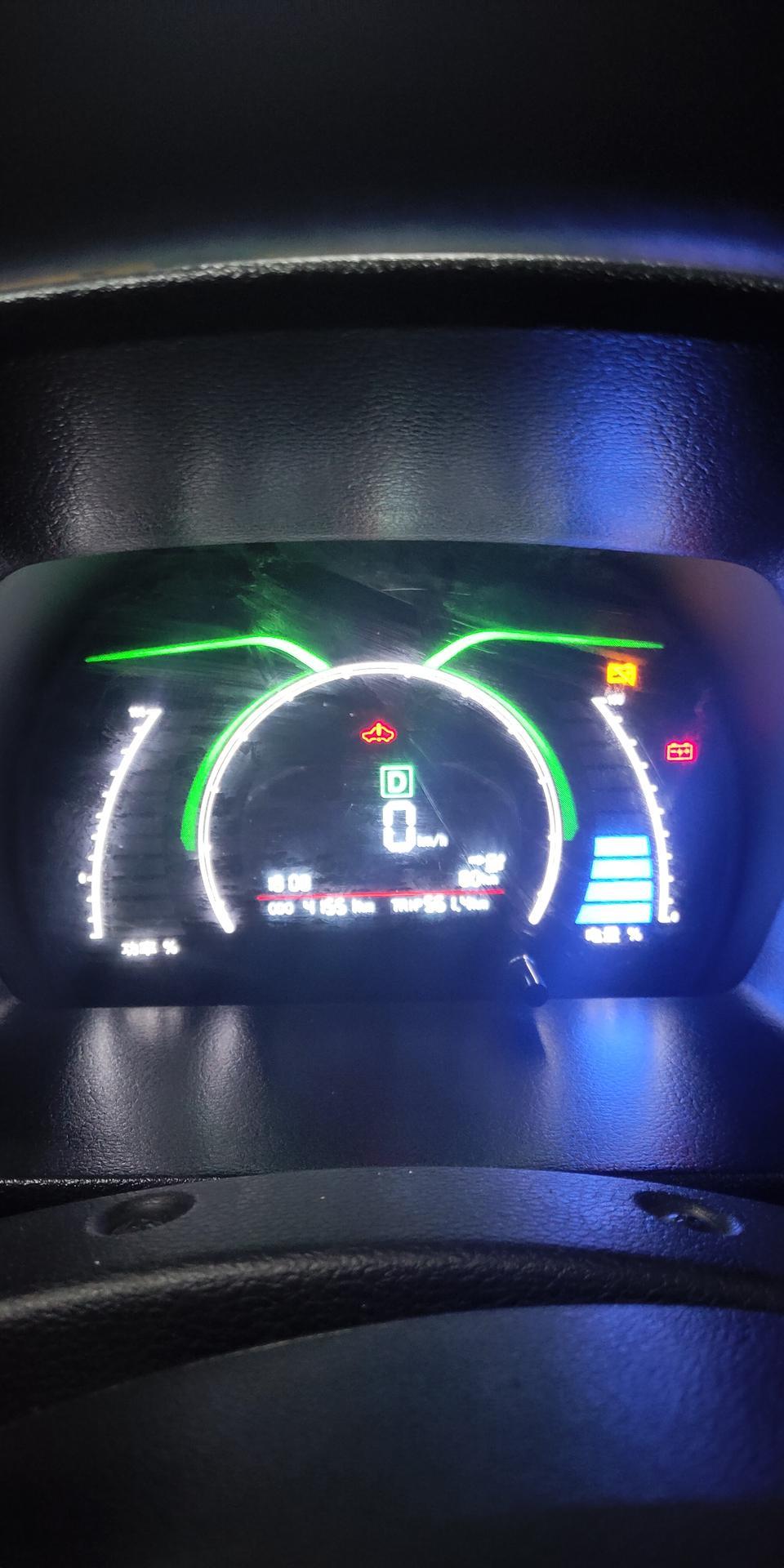 北汽新能源ec-今天下大雨，路上开车，仪表故障，开一段就开不了了，然后重新通电再开一会又开不了了，请问各位大神这个是什么故障，严重嘛
