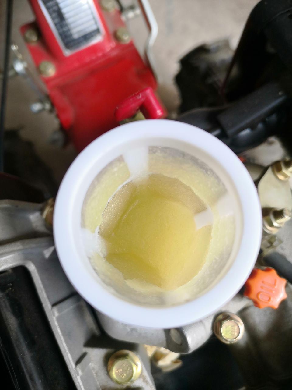 揽福-昨天晚上打不着火的原因终于找到了，是上次加了劣质的柴油，昨晚气温降低了，柴油就凝胶了，滤清器堵死了，清洗了管路，油箱剩下的油居然放不出来，没办法，最后用火烤柴油化了才流出来，冲洗了油箱，重新加了柴油才能重新启动。修车师傅又让加了少量的汽油在油箱里，不知道可行吗？对发动机有损害吗？还有哪些好的方法，请教大家。百度里面说禁止加汽油，可以加少量的煤油，大家的意见呢？