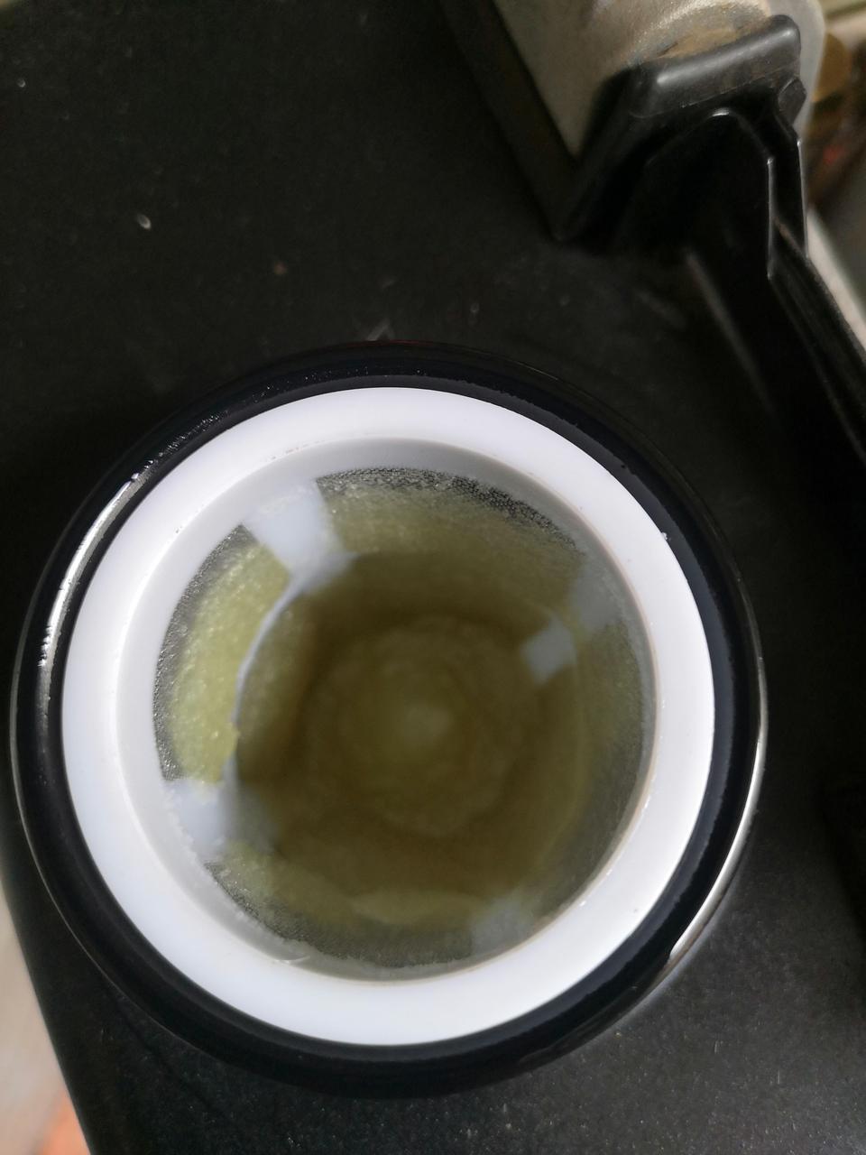 揽福-昨天晚上打不着火的原因终于找到了，是上次加了劣质的柴油，昨晚气温降低了，柴油就凝胶了，滤清器堵死了，清洗了管路，油箱剩下的油居然放不出来，没办法，最后用火烤柴油化了才流出来，冲洗了油箱，重新加了柴油才能重新启动。修车师傅又让加了少量的汽油在油箱里，不知道可行吗？对发动机有损害吗？还有哪些好的方法，请教大家。百度里面说禁止加汽油，可以加少量的煤油，大家的意见呢？