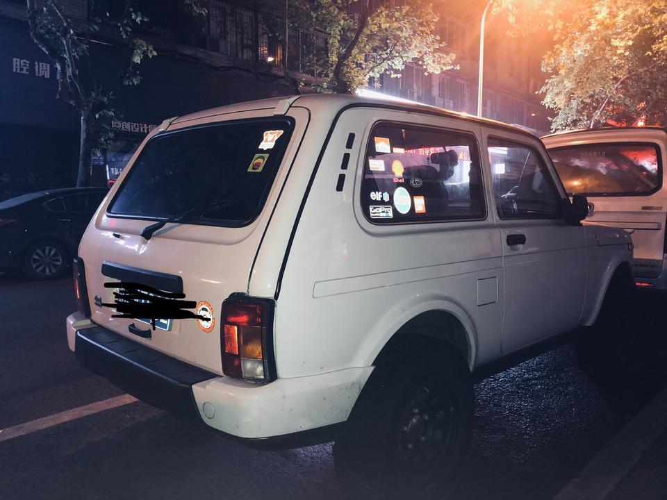 泥瓦-请问大家这款车是什么品牌的啊 什么型号?