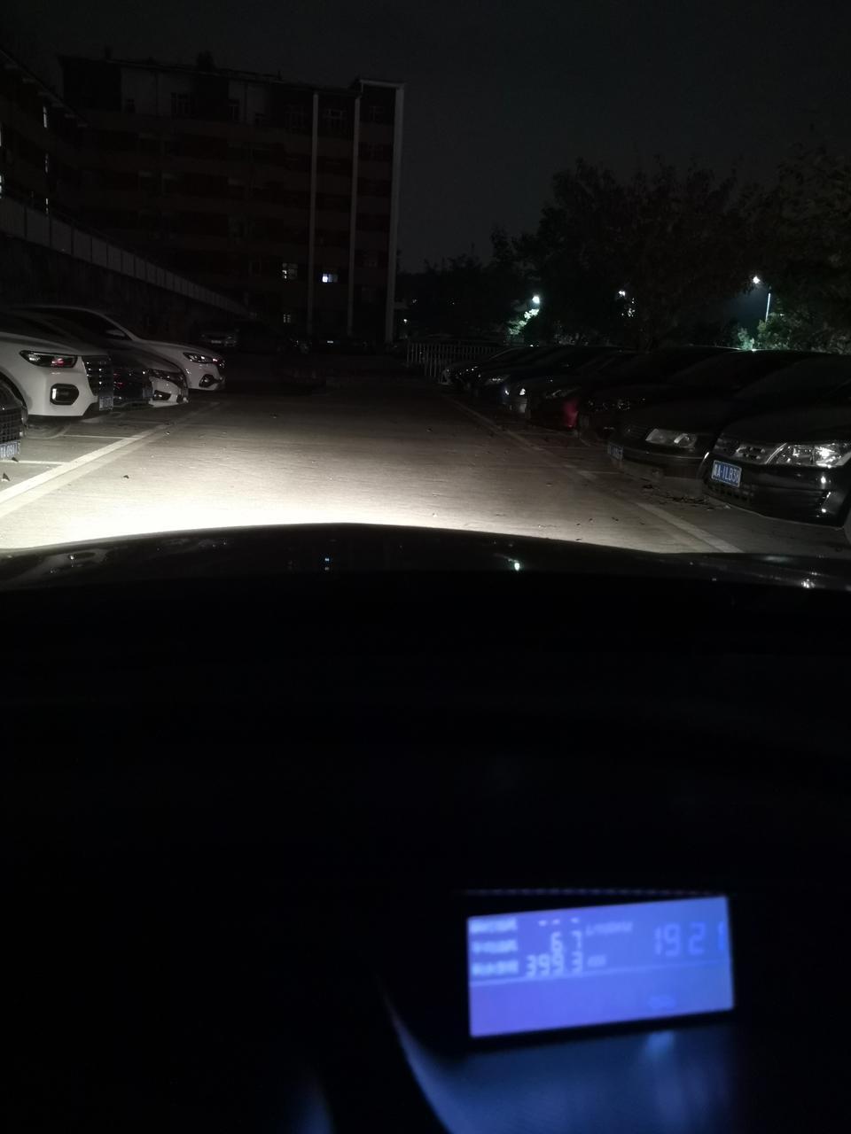 福美来-右边的雾灯换了，在修理厂换的。右边雾灯太近了，能调远吗？在左边一样