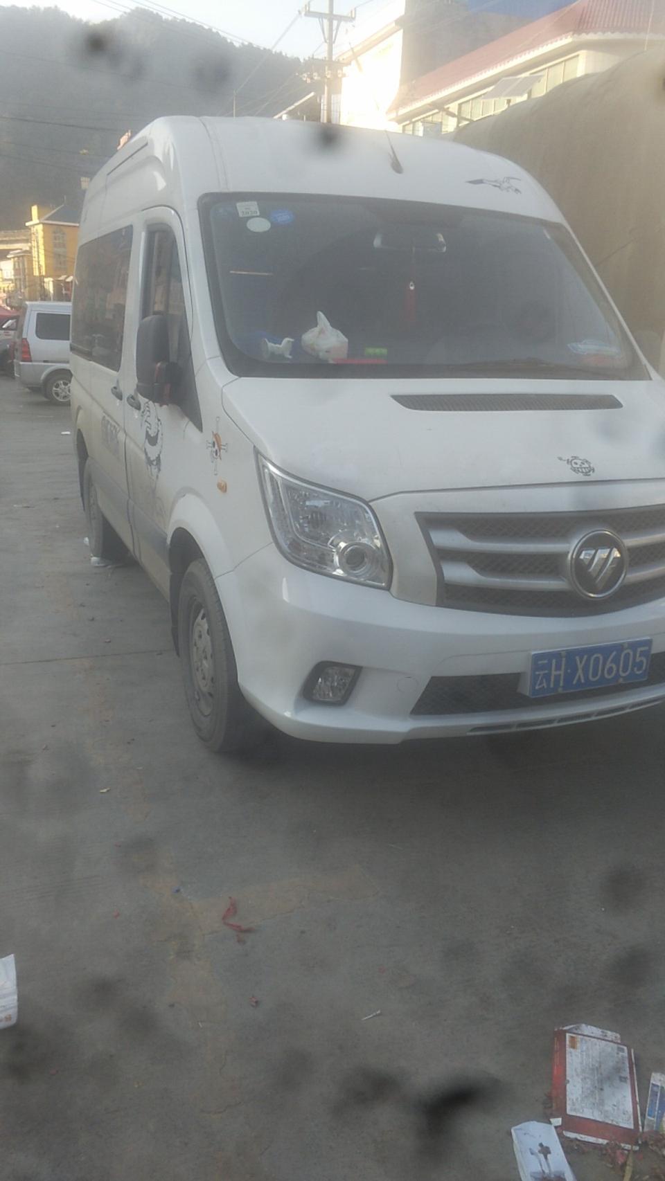 我昨天订了一台图雅诺2,5T的六挡，裸车一十万零点不知道贵不贵，也只有这个配制想买个中配还没有，这个车拉两吨上坡不知道云南这种山路有没有力。