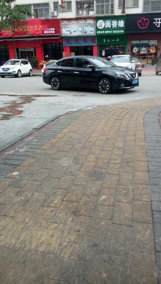 轩逸-大家看看这是什么车？2017年二手价格多少？