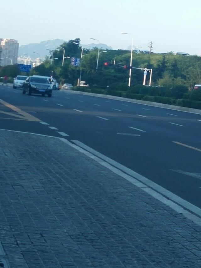 帕萨特-路上的黄色虚线和白色虚线有什么区别吗