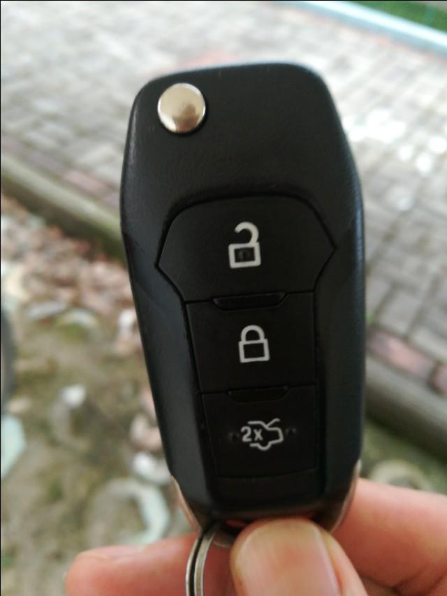 福特福睿斯的钥匙可以升降车窗吗？