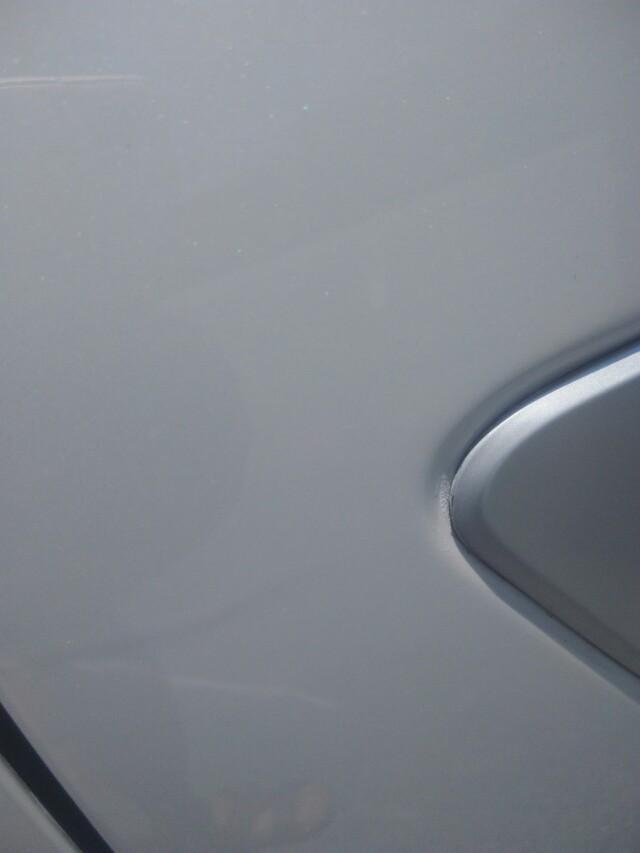 众泰t700-我的小七是在2018年6月4号提车。在6月6号发现左前门有不同，请圈里的专业人士看看，这是什么情况！我担心是事故翻修车！