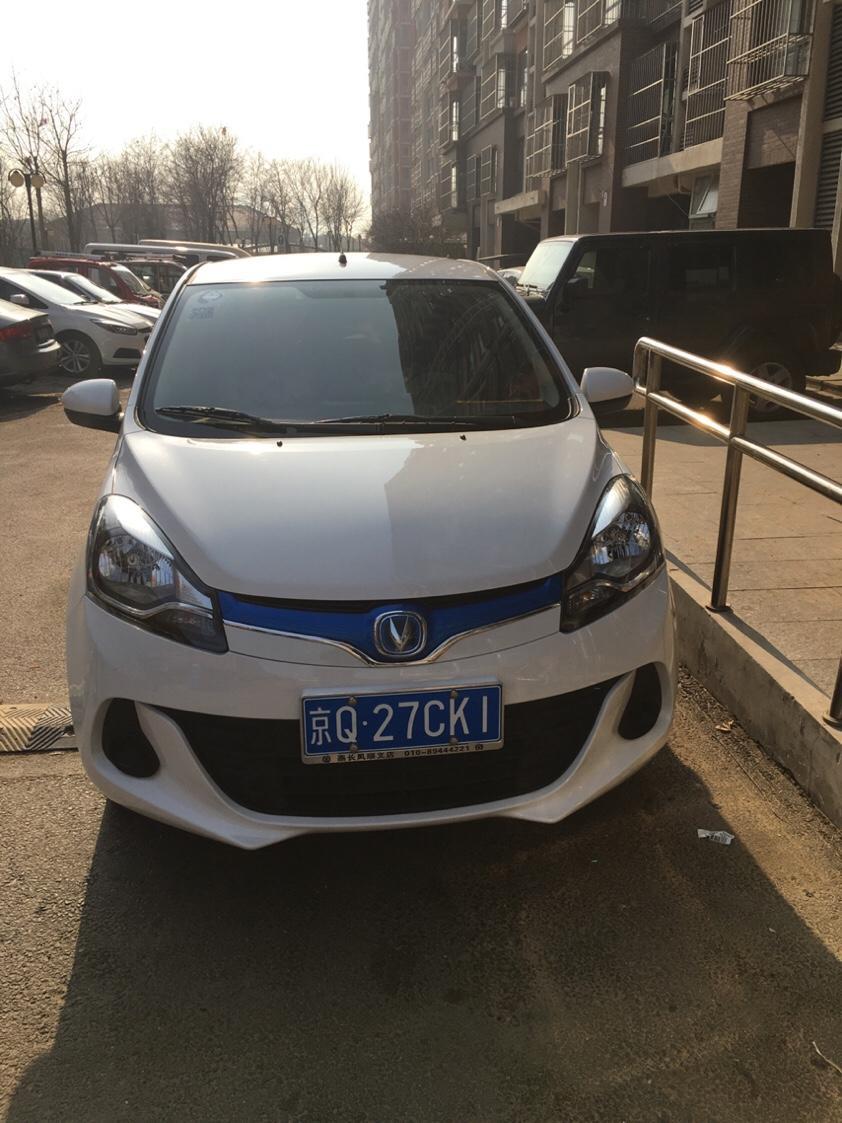 奔奔EV容易倒车入库吗？