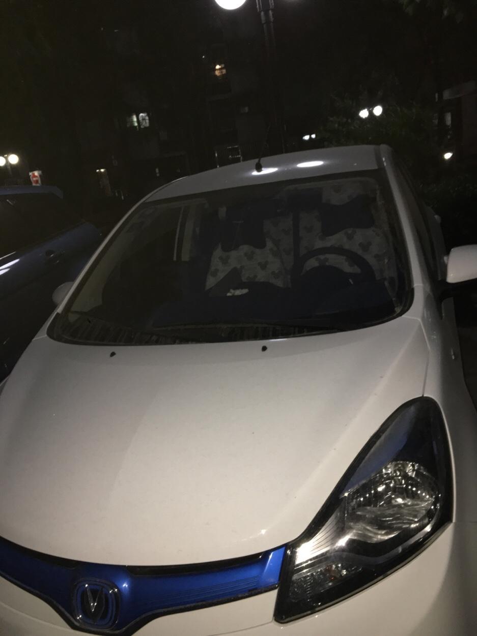 奔奔EV有日间行车灯吗？