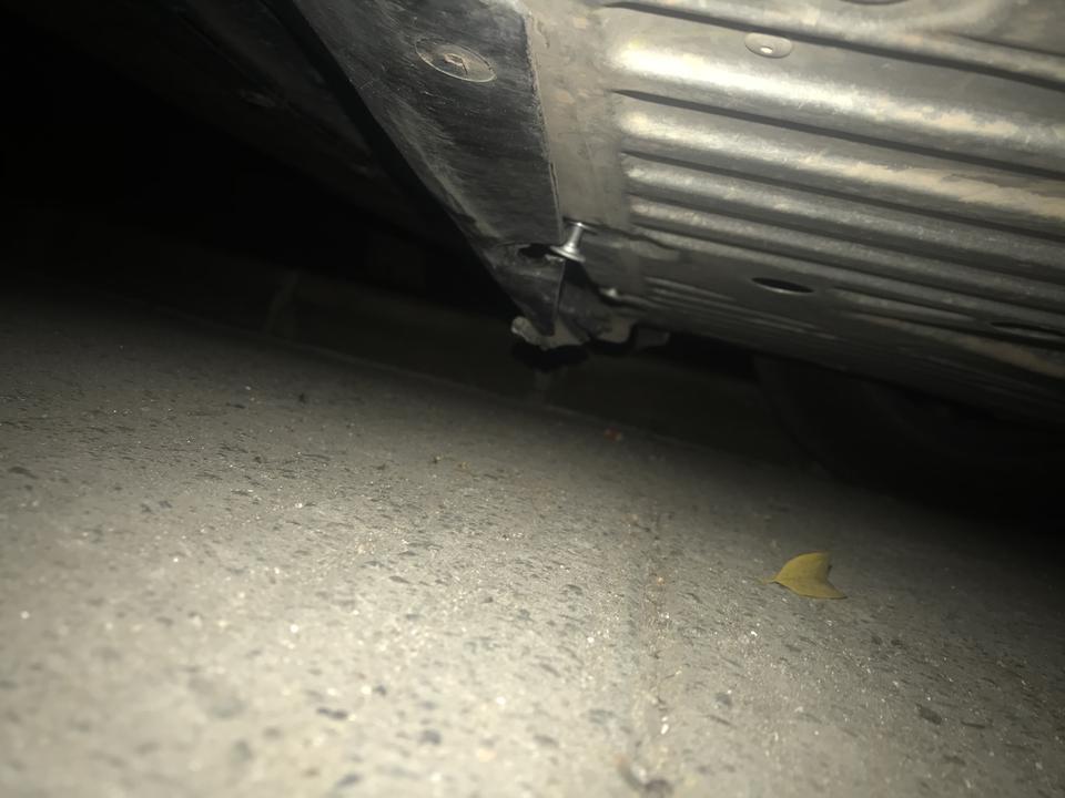 思域前底盘塑料盖磕烂了去4s店要多少钱？有和我一样的思域车主吗？