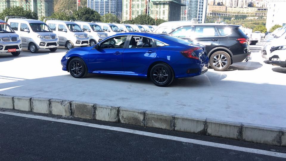 思域-新车400公里 ，下坡过弯的时候，刹车很硬，踩不动，就跟砖头一样 。大概速度60左右 。想办法弄停后，重启又正常了 。。。很吓人呀
19款 1.5t  劲动版 。
有遇见过同样问题的吗？是什么情况 。