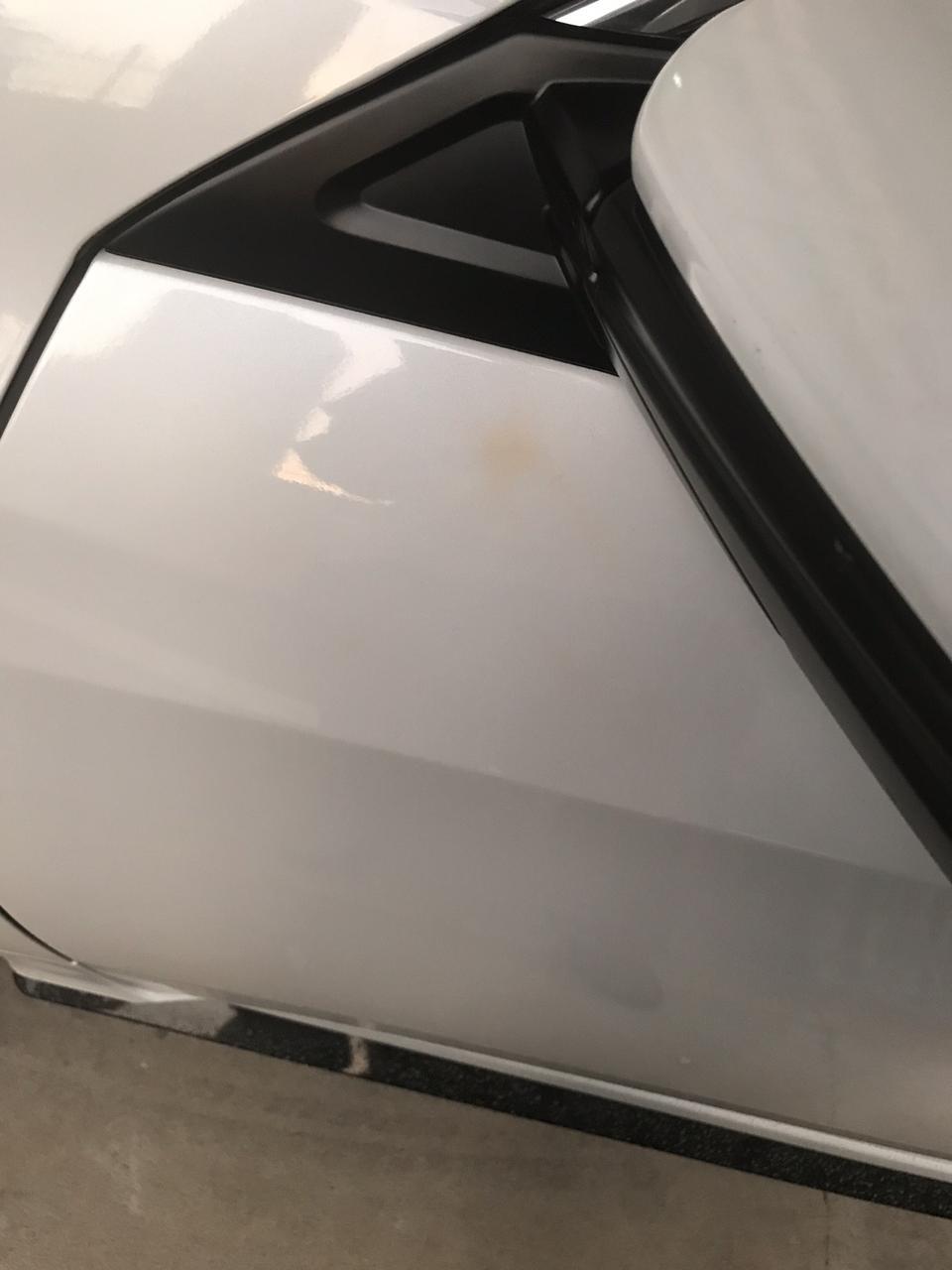 刚买的十代思域，全车镀晶，今天发现这里发黄，请问大伙这是什么原因