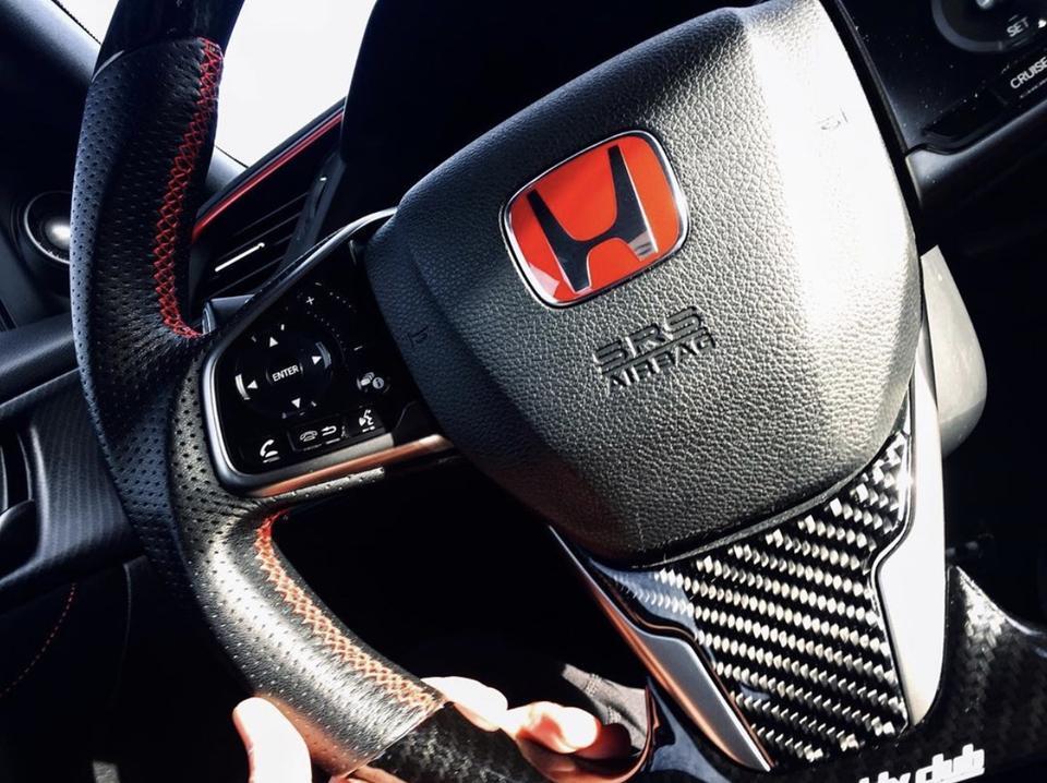 预算4万美元，目前想选思域Type-R，WRX STI，三菱EVO，福克斯RS，四款车都属于性能车，想问一下哪辆更适合以日常代步为主的工况（试驾过Type-R和STI，感觉STI操纵更偏向于赛道，其他两款都看过现车）