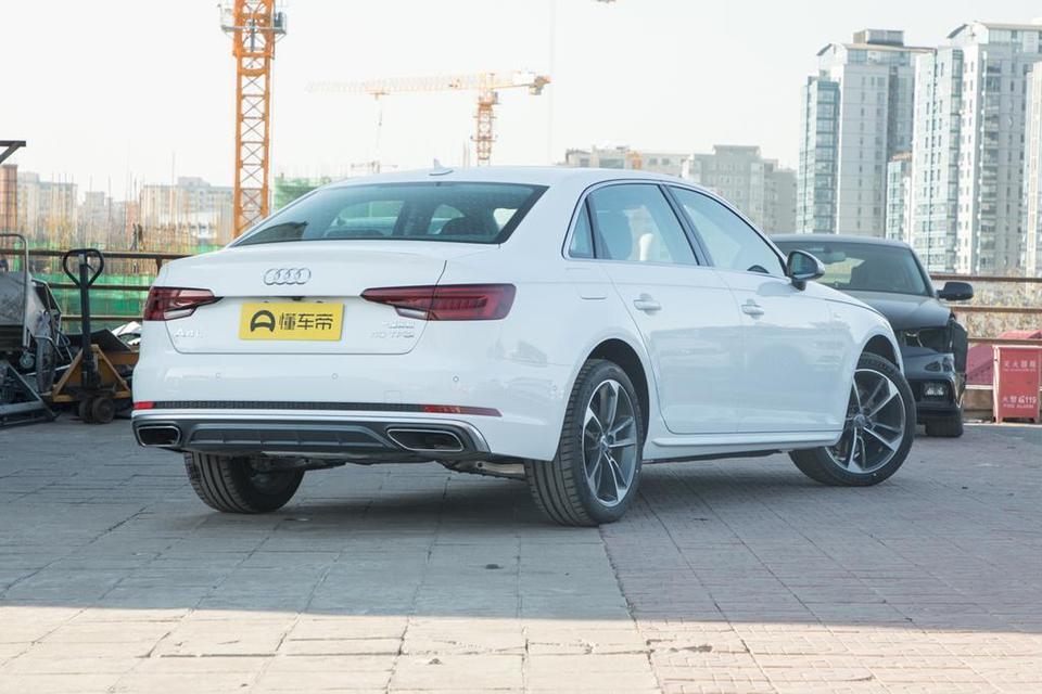 奥迪a4l-大街上奥迪A4，见得最多的就是白色，你们觉得那个颜色比较好，25左右男的开的