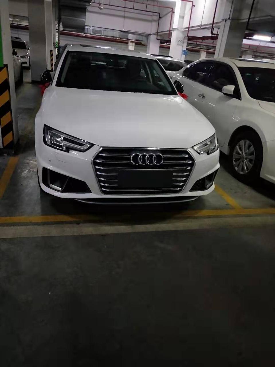 2019款，奥迪A4l个性运动版，11月20号提的车，其他都好，就是打了转向灯，转向的时候打方向盘会有咔嚓的一声，就像踩破塑料的声音，不是转向灯回弹的声音，反着转向灯的方向打盘，声音更明显，但是不打转向灯，转弯就没有声音，4S店说，是方向盘里面有个卡扣，打了转向灯打方向每打一圈就会碰到卡扣，才有咔嚓的一声，各位2019款车友，真是这样吗？你们的爱车有吗？