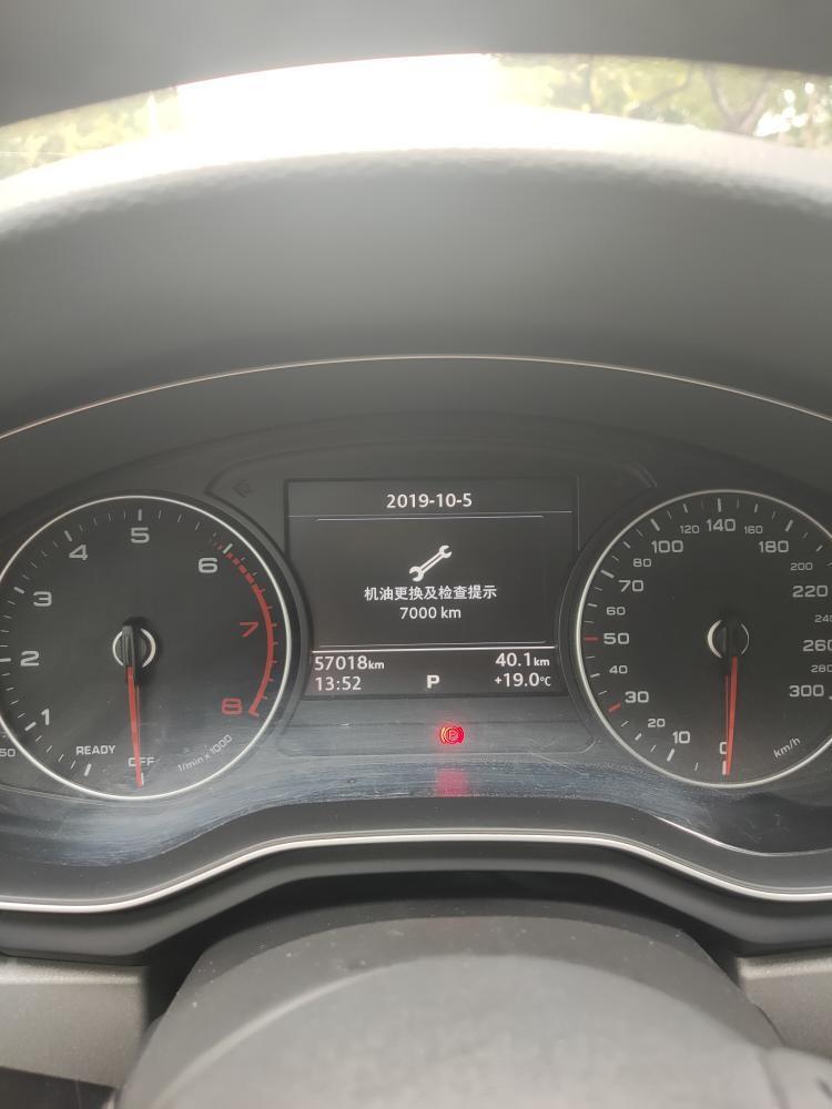 奥迪a4l-我这个17款的进取型，是二手车，以前车主自己在外边改的中控屏，肯定不是原装的，现在驾驶模式没有了选择，仪表盘怎么上面只显示D1. D1 到D7.上门没有AUTO,标志啊，？？也没有经济模式的显示，我这个到底是什么驾驶模式，