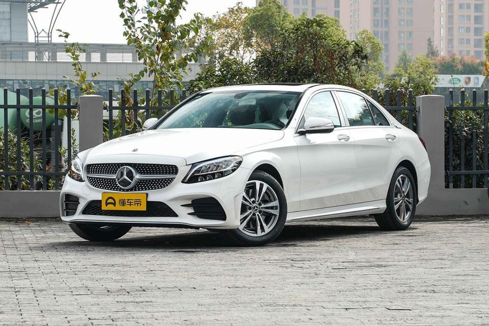 奥迪a4l-奥迪的A4L和奔驰C，你们觉得外观内饰动力操控性价比哪个更好？预算落地30-32左右。