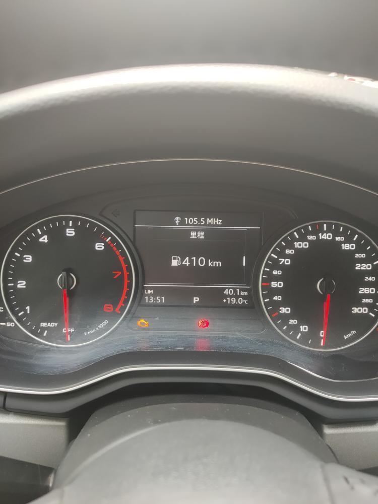 奥迪a4l-我这个17款的进取型，是二手车，以前车主自己在外边改的中控屏，肯定不是原装的，现在驾驶模式没有了选择，仪表盘怎么上面只显示D1. D1 到D7.上门没有AUTO,标志啊，？？也没有经济模式的显示，我这个到底是什么驾驶模式，