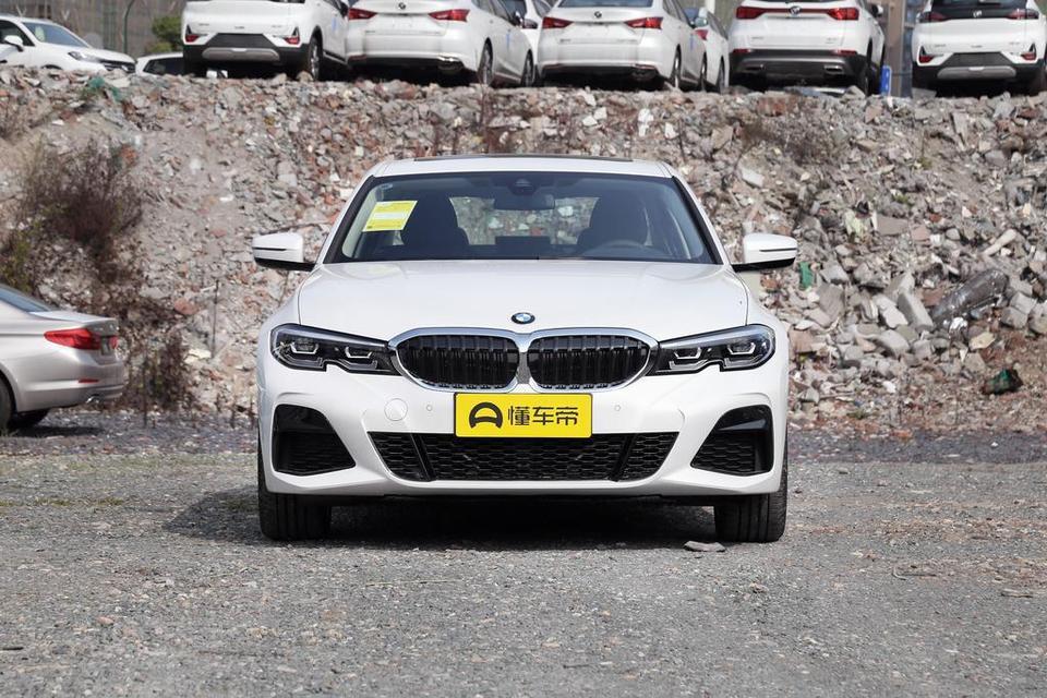 新宝马3系列，和2019款的奥迪A4L，你们觉得哪个性价比高？不太喜欢宝马的前进脸部，奥迪说不出好看也没觉得难看！