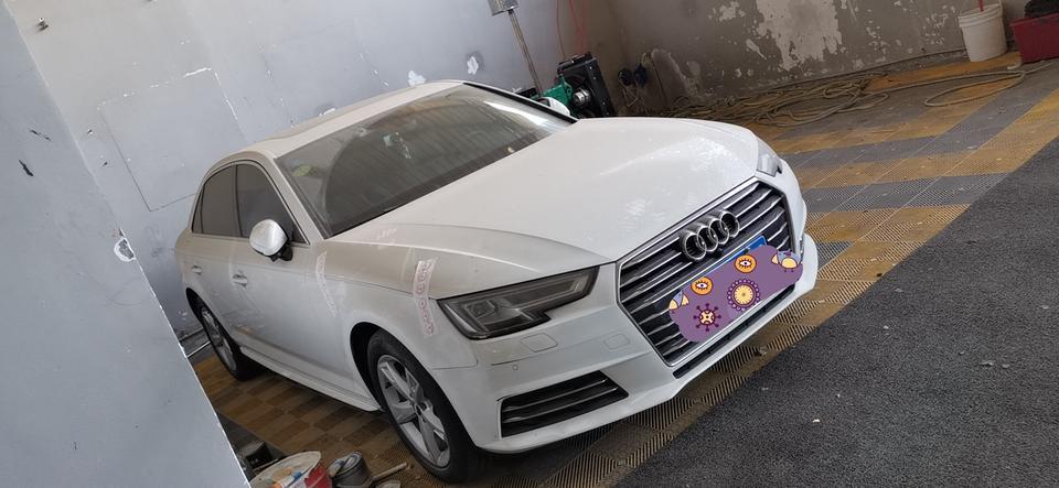 奥迪a4l-17款40plus，时尚，怎么方向盘不是多功能键？连定速巡航键都没有？